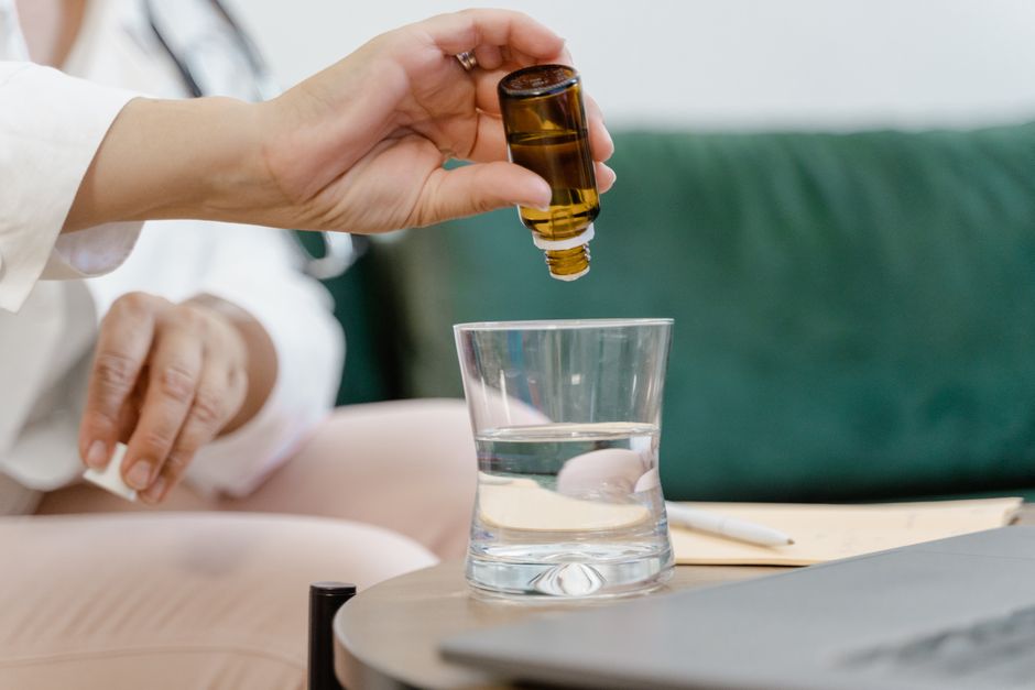 faut-il-faire-appel-a-un-pro-ou-realiser-phytotherapie-plantes-anti-stress-soi-meme